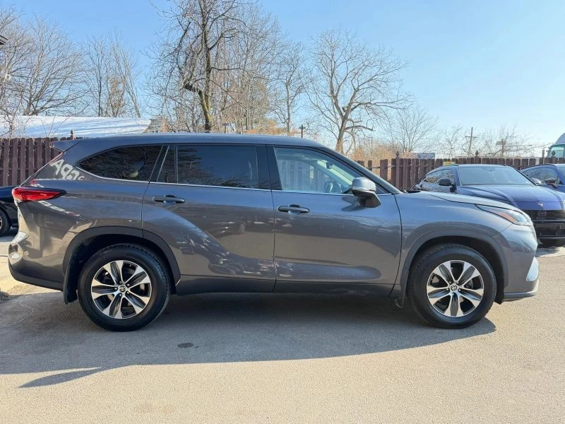 2022 Toyota Highlander - Image 4 of 12