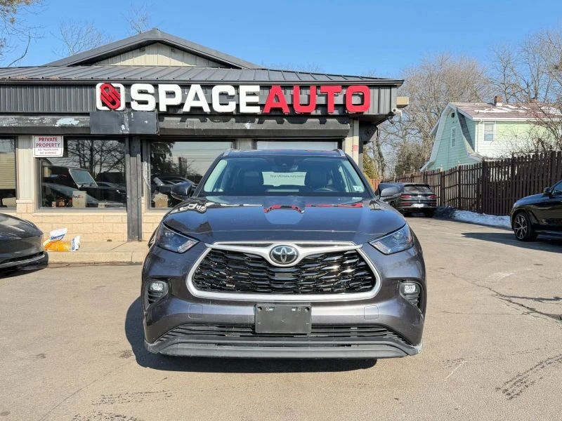 2022 Toyota Highlander - Image 2 of 12