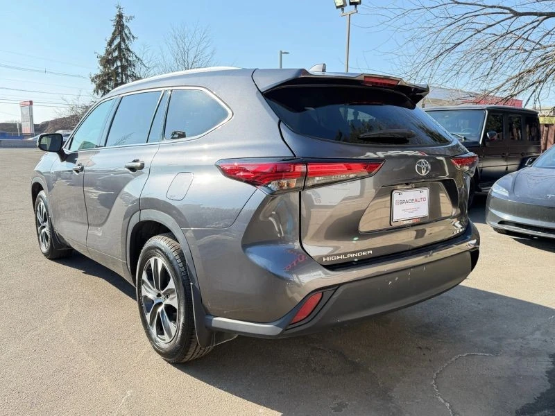 2022 Toyota Highlander - Image 5 of 12