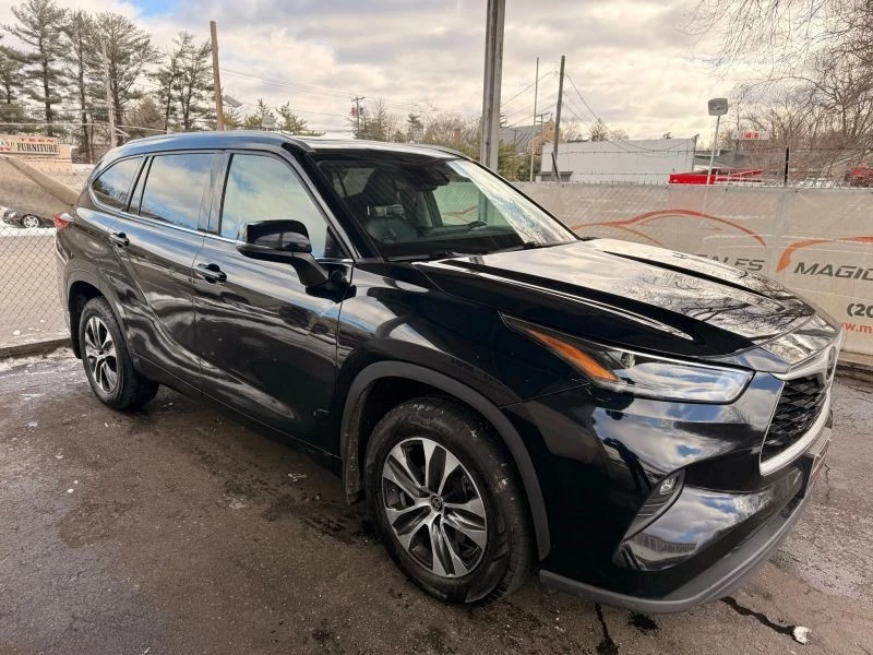 2022 Toyota Highlander - Image 7 of 12