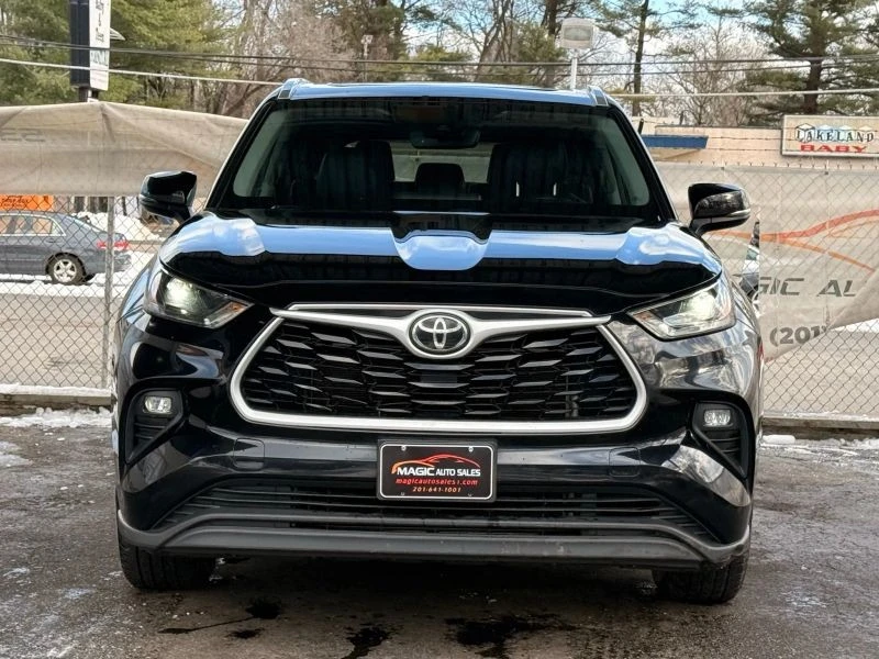 2022 Toyota Highlander - Image 5 of 12