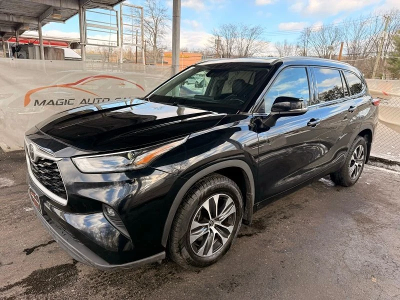 2022 Toyota Highlander - Image 8 of 12
