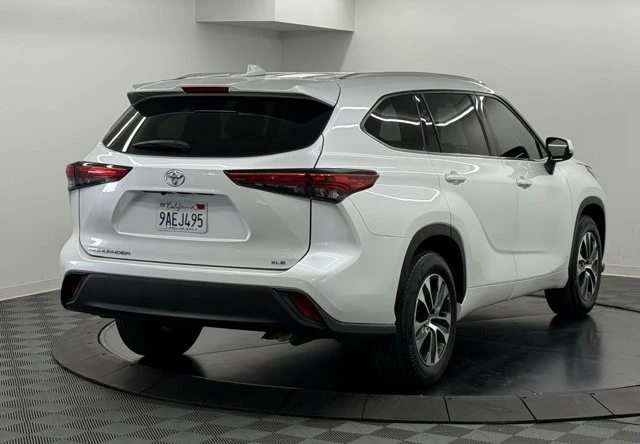 2022 Toyota Highlander - Image 6 of 12