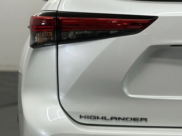 2022 Toyota Highlander - Image 9 of 12