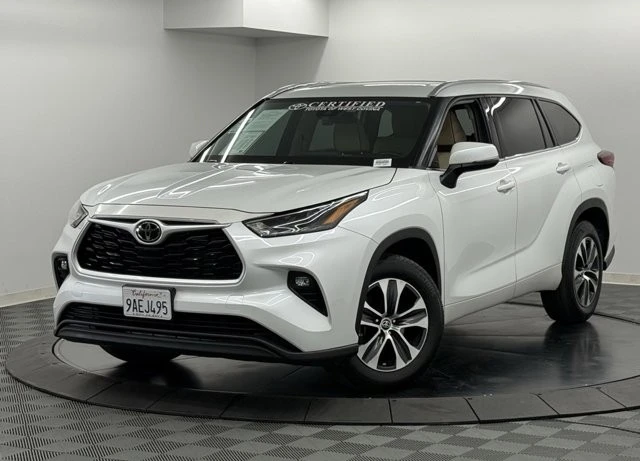 2022 Toyota Highlander - Image 2 of 12