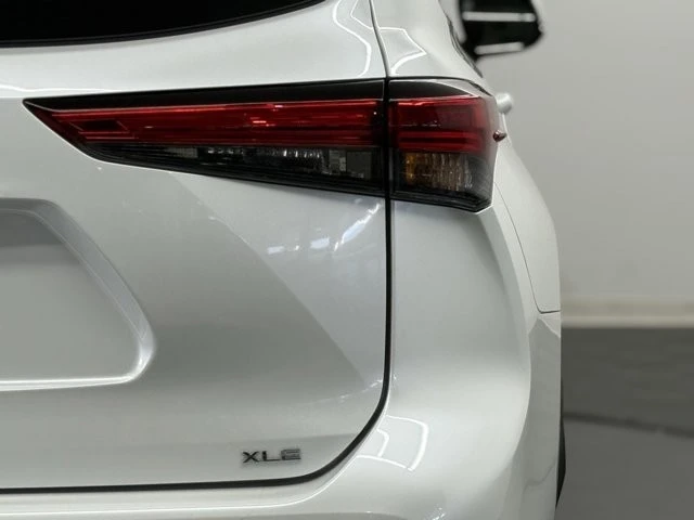 2022 Toyota Highlander - Image 7 of 12
