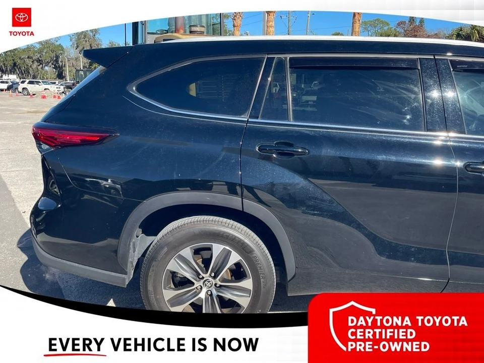 2022 Toyota Highlander - Image 3 of 11