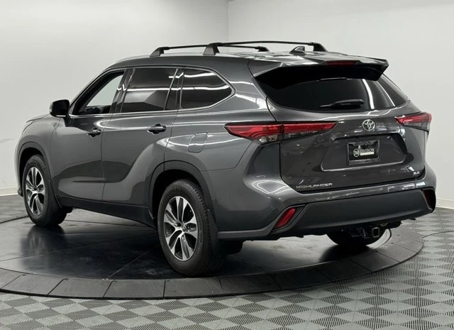 2022 Toyota Highlander - Image 10 of 12