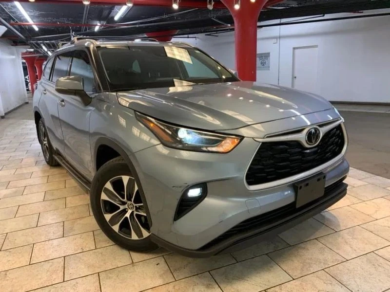 2022 Toyota Highlander - Image 2 of 12