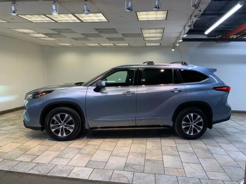 2022 Toyota Highlander - Image 4 of 12
