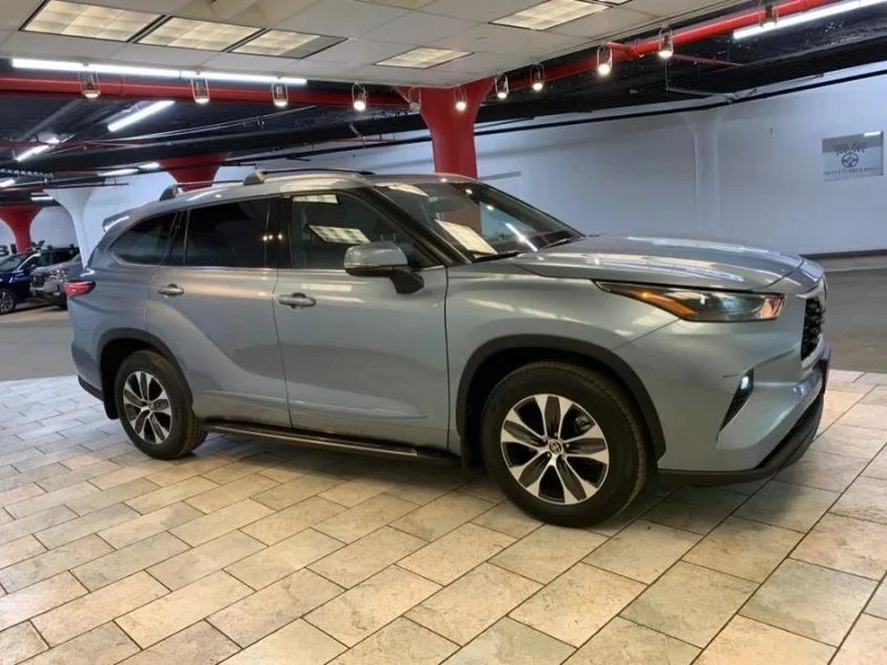 2022 Toyota Highlander - Image 8 of 12