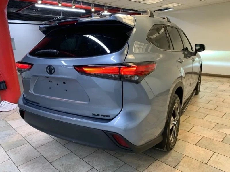 2022 Toyota Highlander - Image 7 of 12