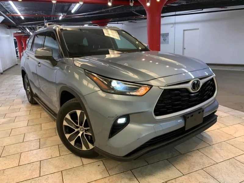 2022 Toyota Highlander - Image 2 of 12