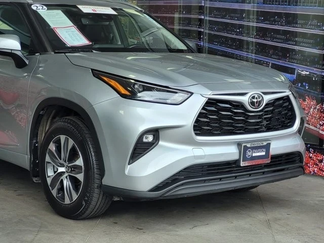 2022 Toyota Highlander - Image 2 of 12