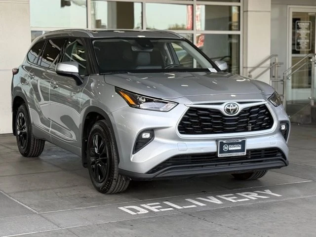 2022 Toyota Highlander - Image 8 of 12