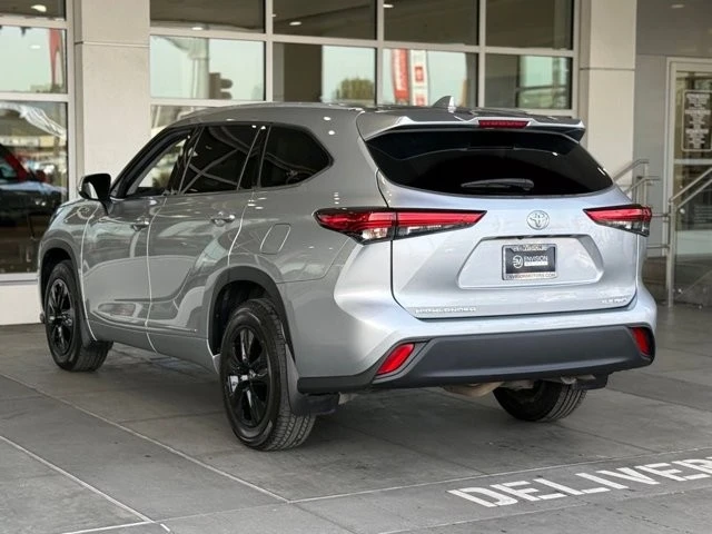 2022 Toyota Highlander - Image 10 of 12