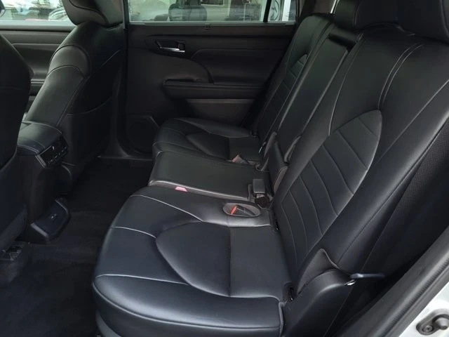2022 Toyota Highlander - Image 10 of 12