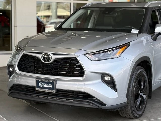 2022 Toyota Highlander - Image 3 of 12