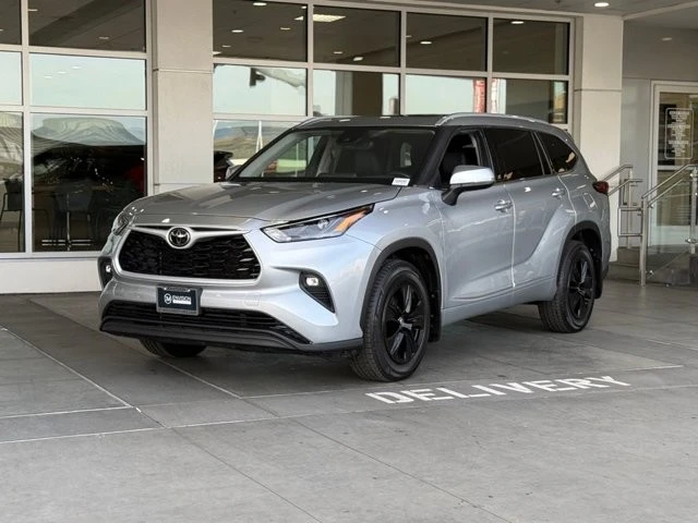 2022 Toyota Highlander - Image 2 of 12