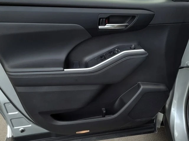 2022 Toyota Highlander - Image 8 of 12