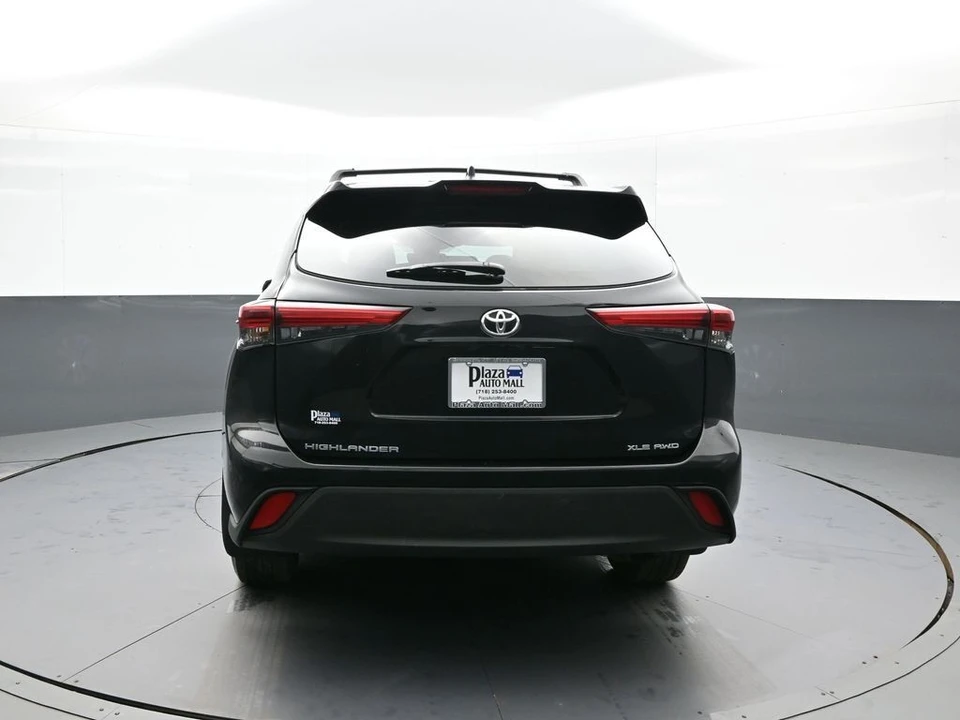 2022 Toyota Highlander - Image 7 of 12