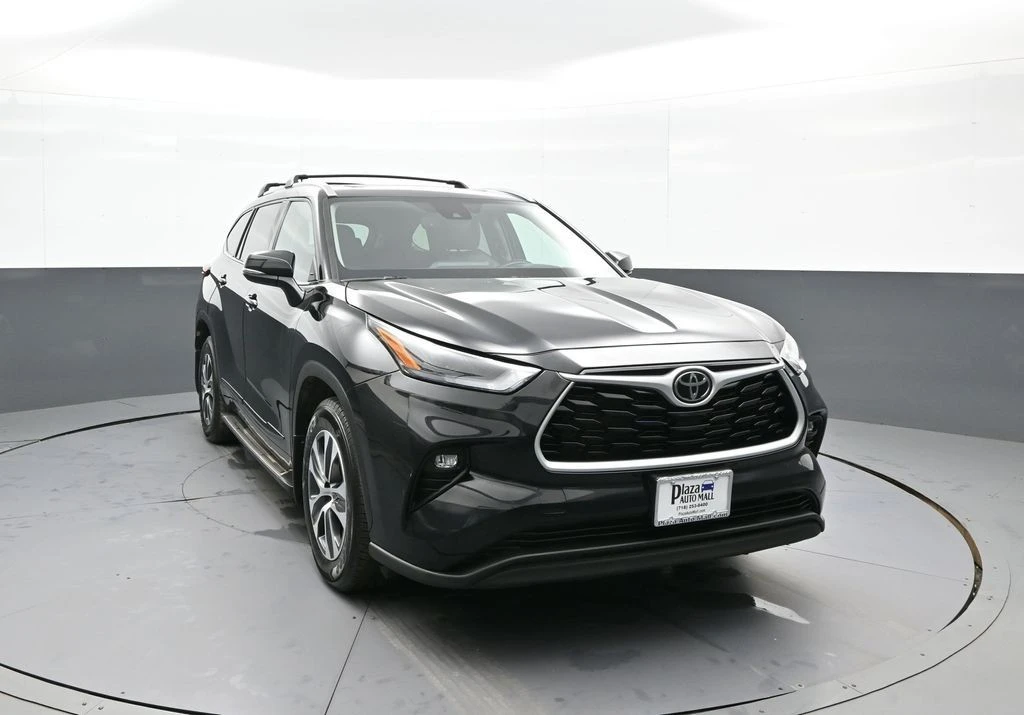2022 Toyota Highlander - Image 3 of 12
