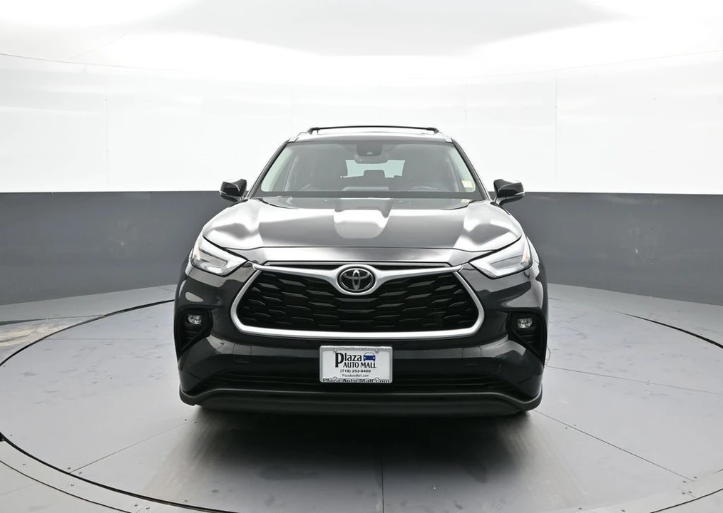 2022 Toyota Highlander - Image 2 of 12