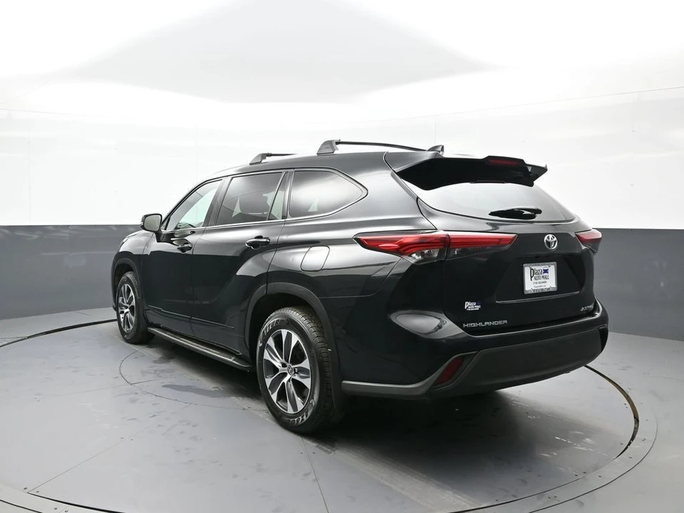 2022 Toyota Highlander - Image 8 of 12