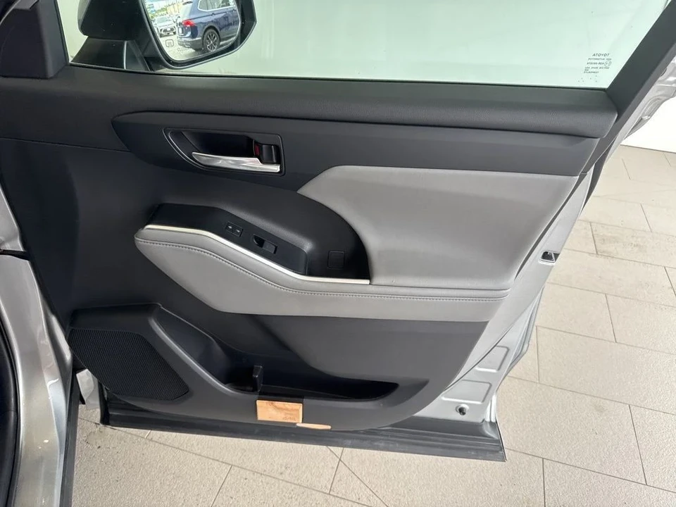 2022 Toyota Highlander - Image 10 of 12