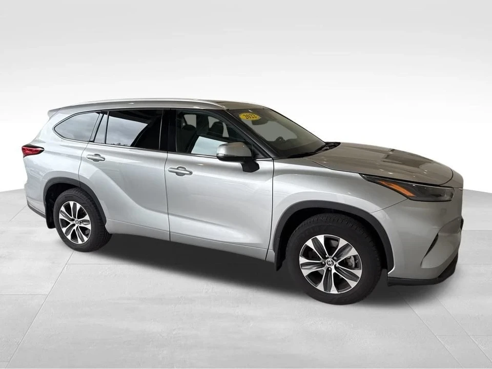 2022 Toyota Highlander - Image 2 of 12