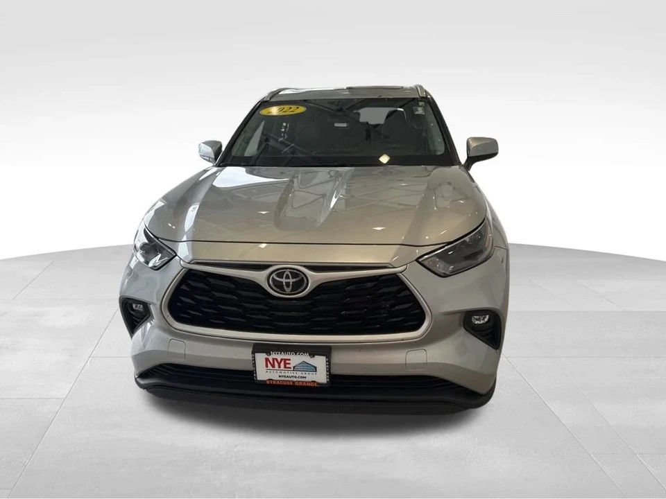2022 Toyota Highlander - Image 8 of 12