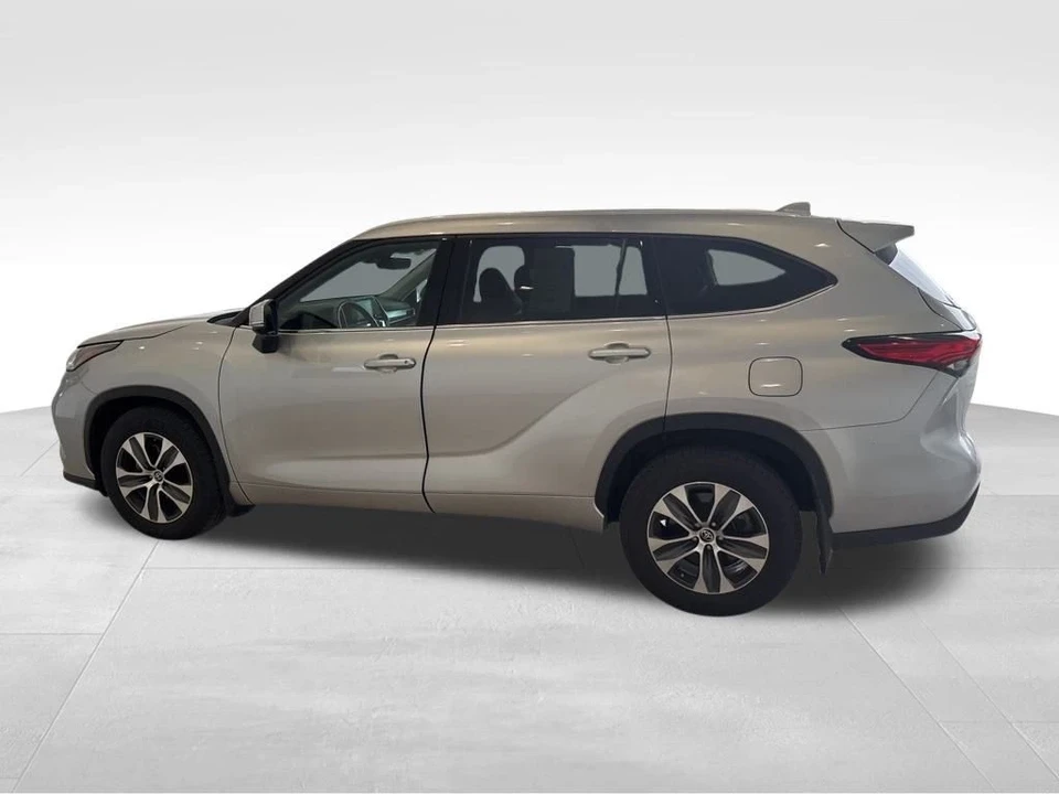 2022 Toyota Highlander - Image 6 of 12