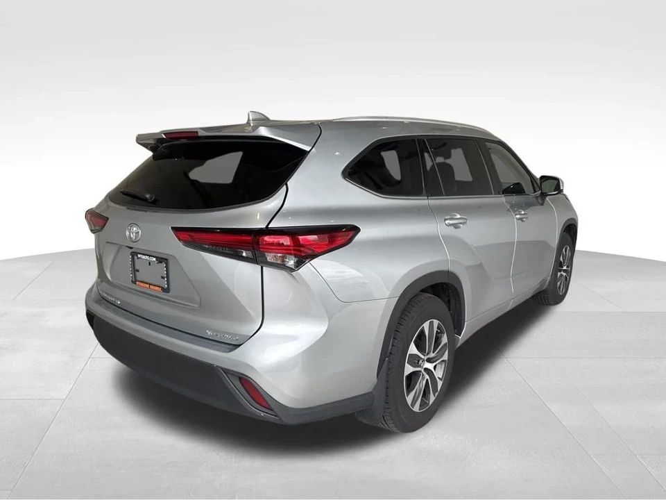 2022 Toyota Highlander - Image 3 of 12