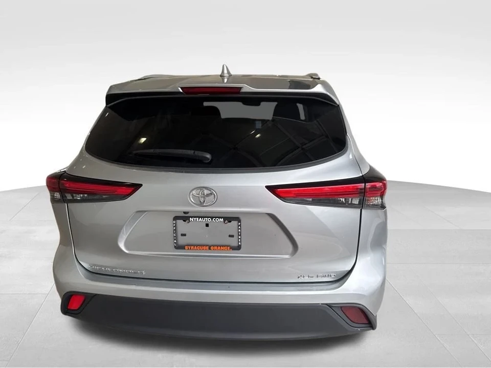 2022 Toyota Highlander - Image 4 of 12