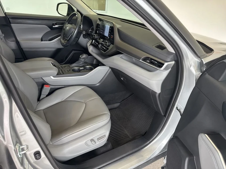 2022 Toyota Highlander - Image 11 of 12