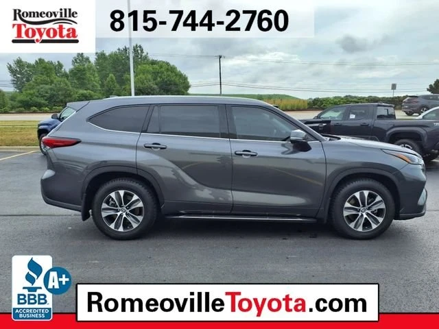 2022 Toyota Highlander - Image 2 of 11