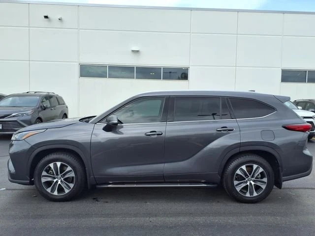 2022 Toyota Highlander - Image 3 of 11