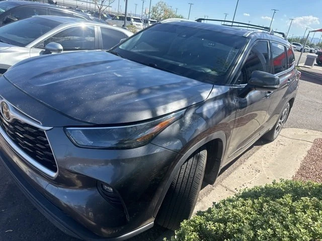 2022 Toyota Highlander - Image 2 of 3
