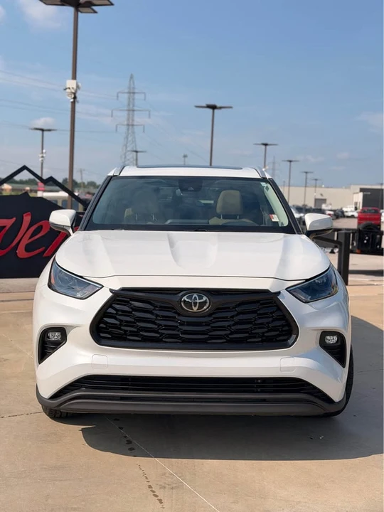 2022 Toyota Highlander - Image 3 of 18