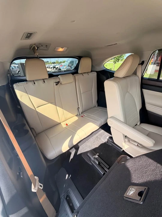 2022 Toyota Highlander - Image 12 of 18