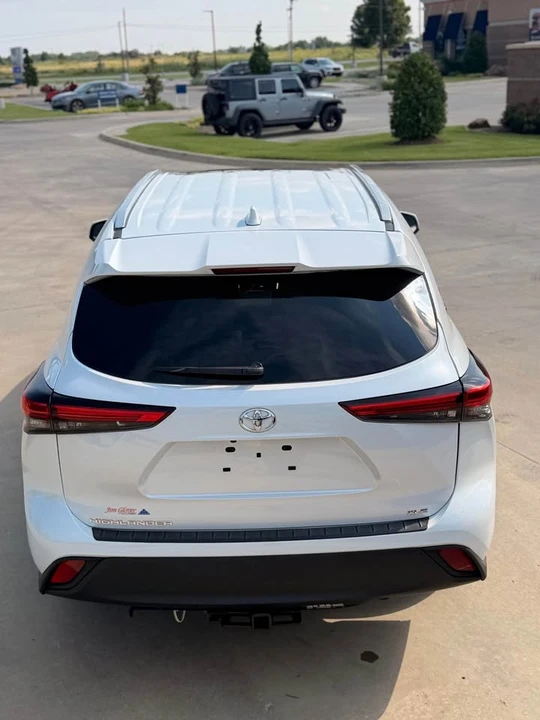 2022 Toyota Highlander - Image 11 of 18