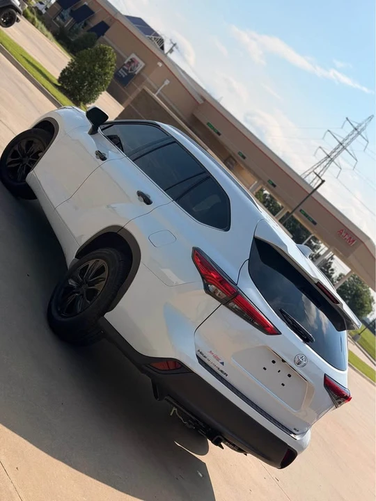 2022 Toyota Highlander - Image 10 of 18