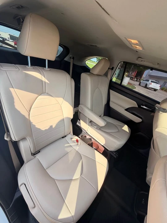 2022 Toyota Highlander - Image 7 of 18