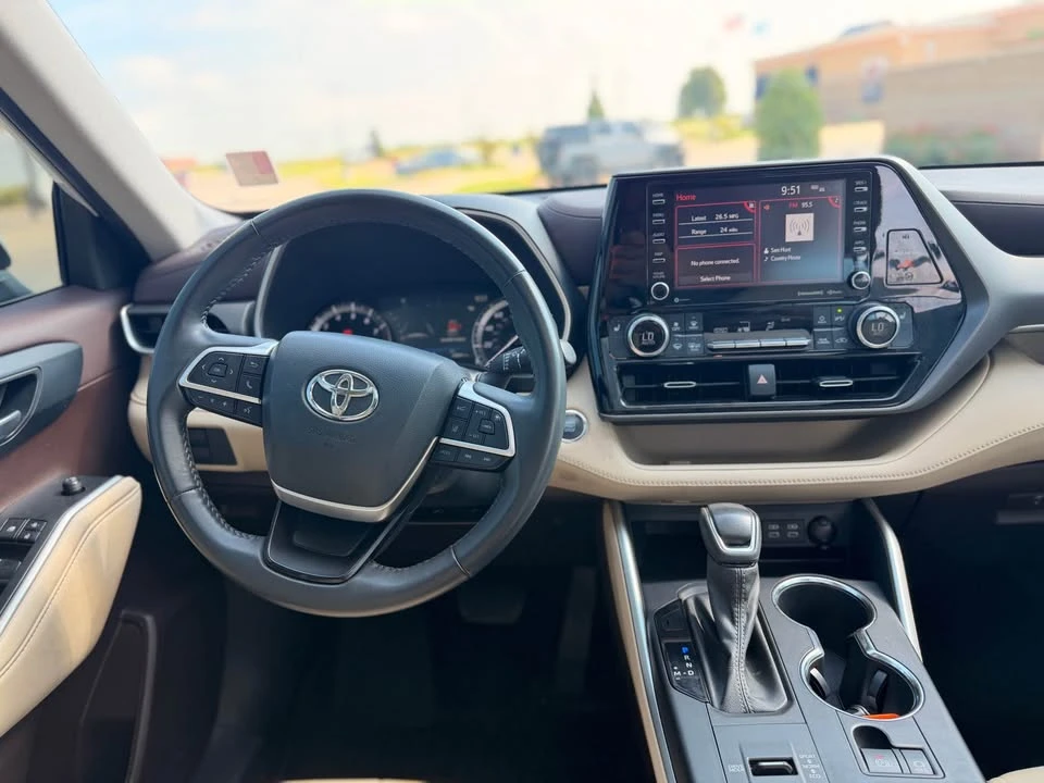 2022 Toyota Highlander - Image 8 of 18