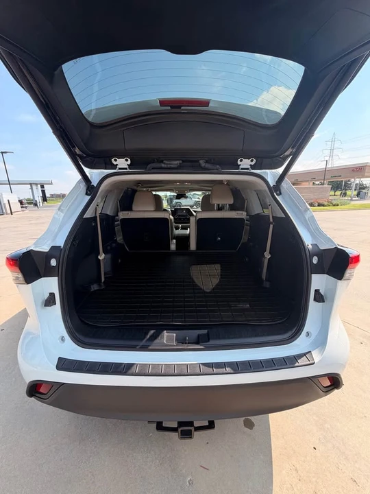 2022 Toyota Highlander - Image 14 of 18