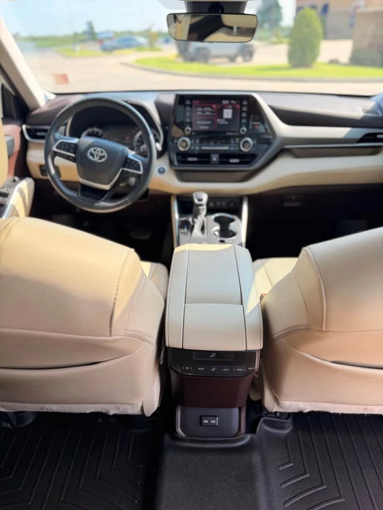 2022 Toyota Highlander - Image 9 of 18