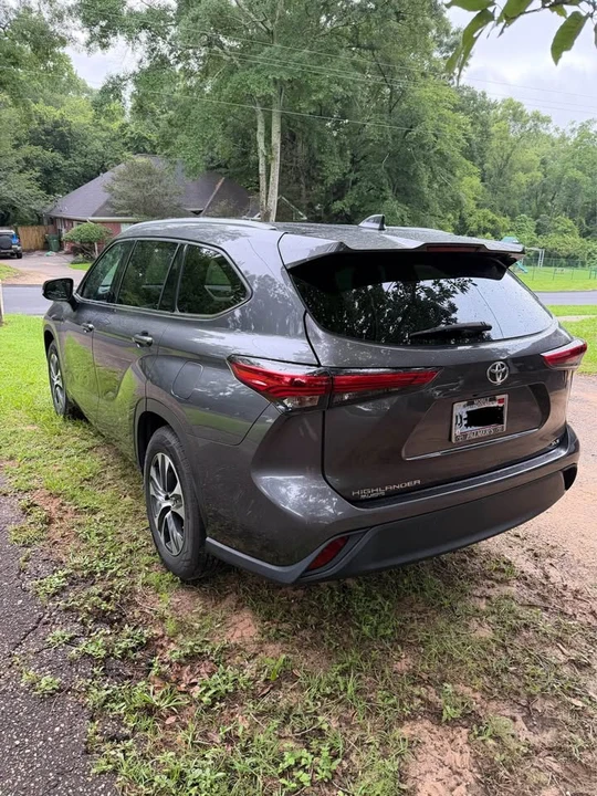 2022 Toyota Highlander - Image 3 of 12