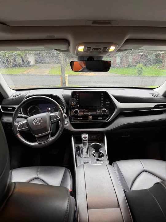 2022 Toyota Highlander - Image 9 of 12