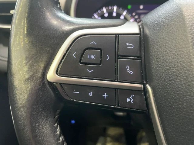 2022 Toyota Highlander - Image 10 of 21