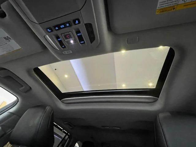 2022 Toyota Highlander - Image 13 of 21